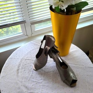 🔥5/$20 🔥 COACH and FOUR peep toe shoes